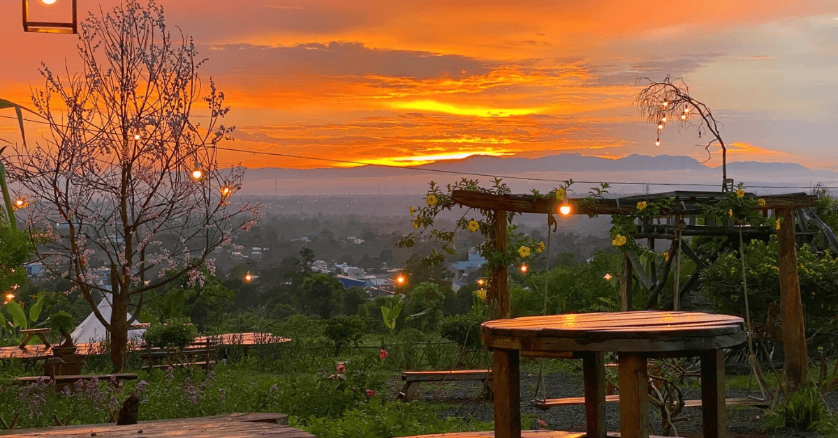 Tiệm Cà Phê Hoàng Hôn - Nơi trưng bày sản phẩm Chuối sấy A Lúa